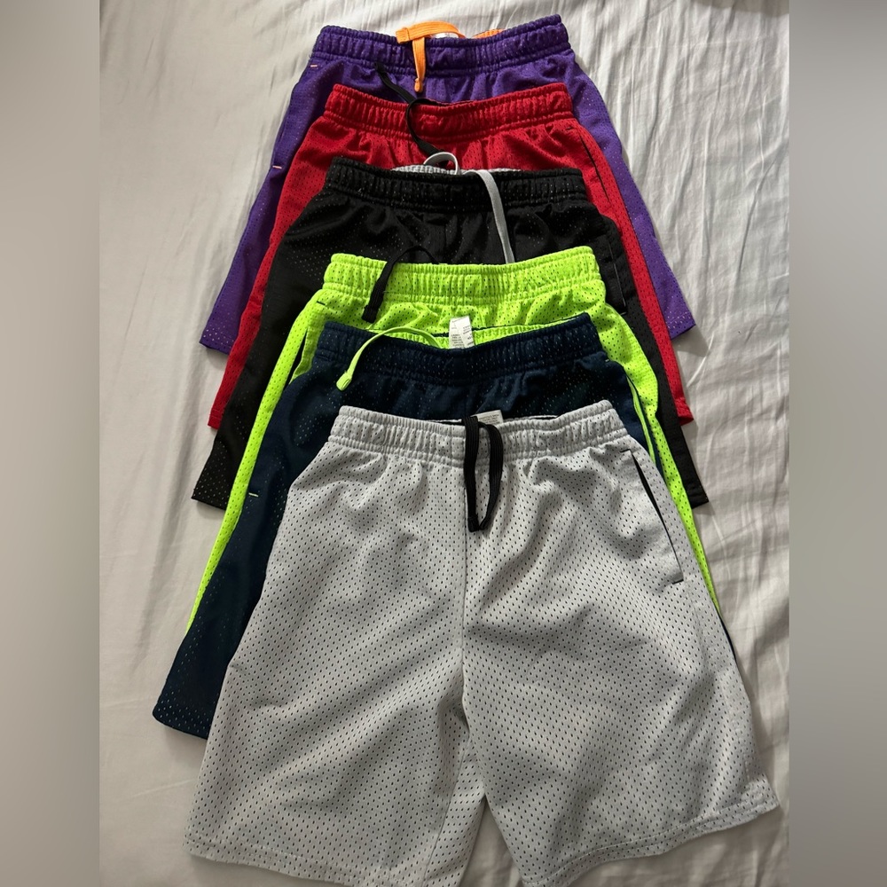 Athletetic Works. Boy’s short lot of 6